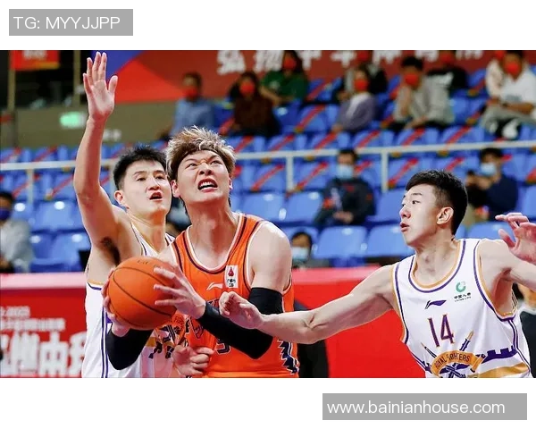 成都篮球队在选拔赛中以72分稳居积分榜首位